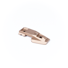 iRayUSA RICO MICRO PICTAIL 2 [TAN]: Helmet/Weapon Shoe (IRAY-AC59-T)